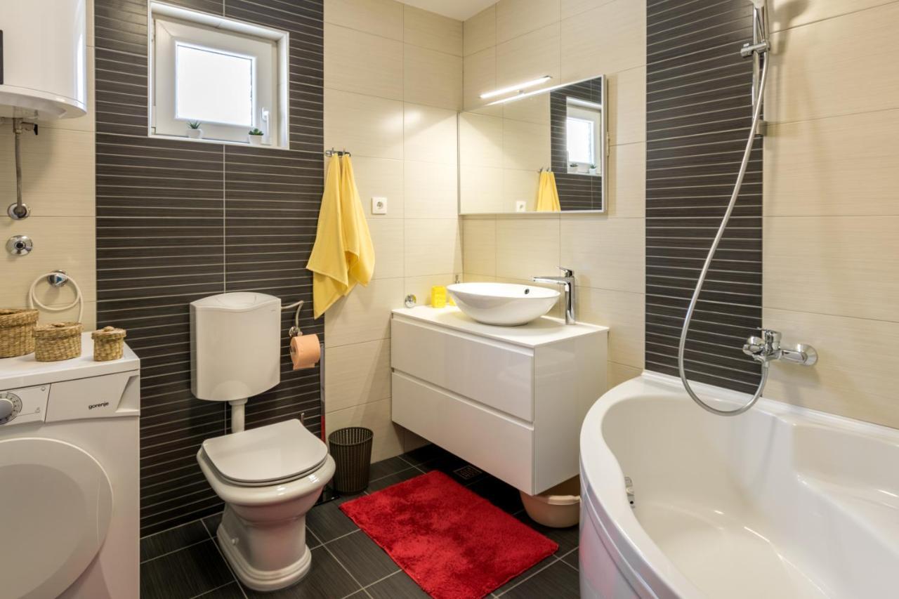 Ferienwohnung Apartman Petra Makarska Exterior foto